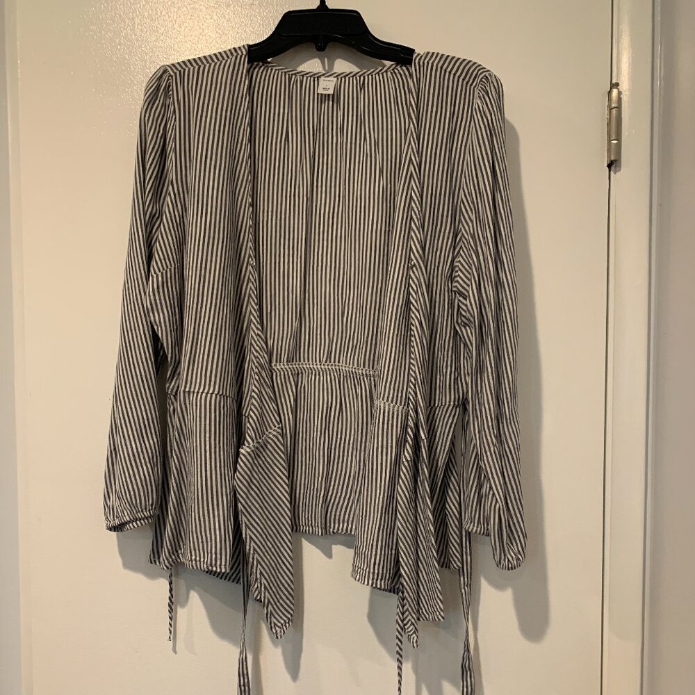 L White & Grey Striped Long Sleeve Wrap Around Old Navy Blouse